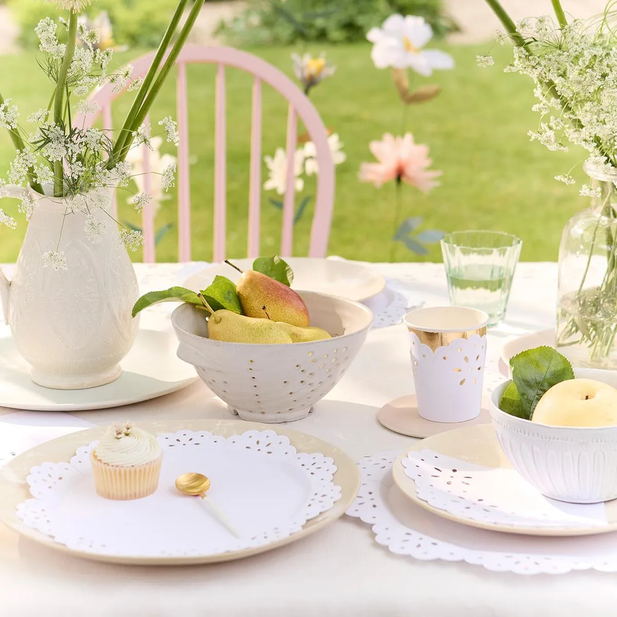 BRODERIE ANGLAISE LACE WHITE PLATES