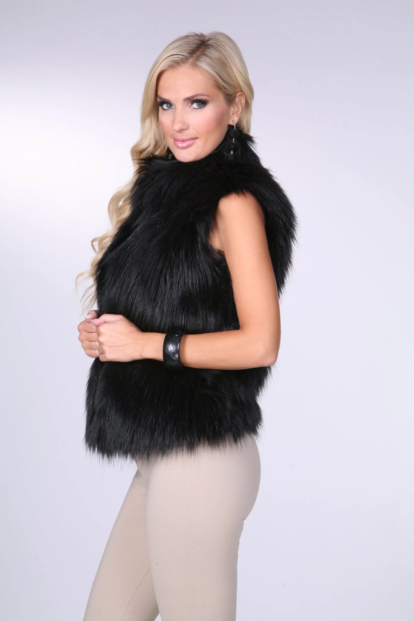 DV569A Faux Fur Vest