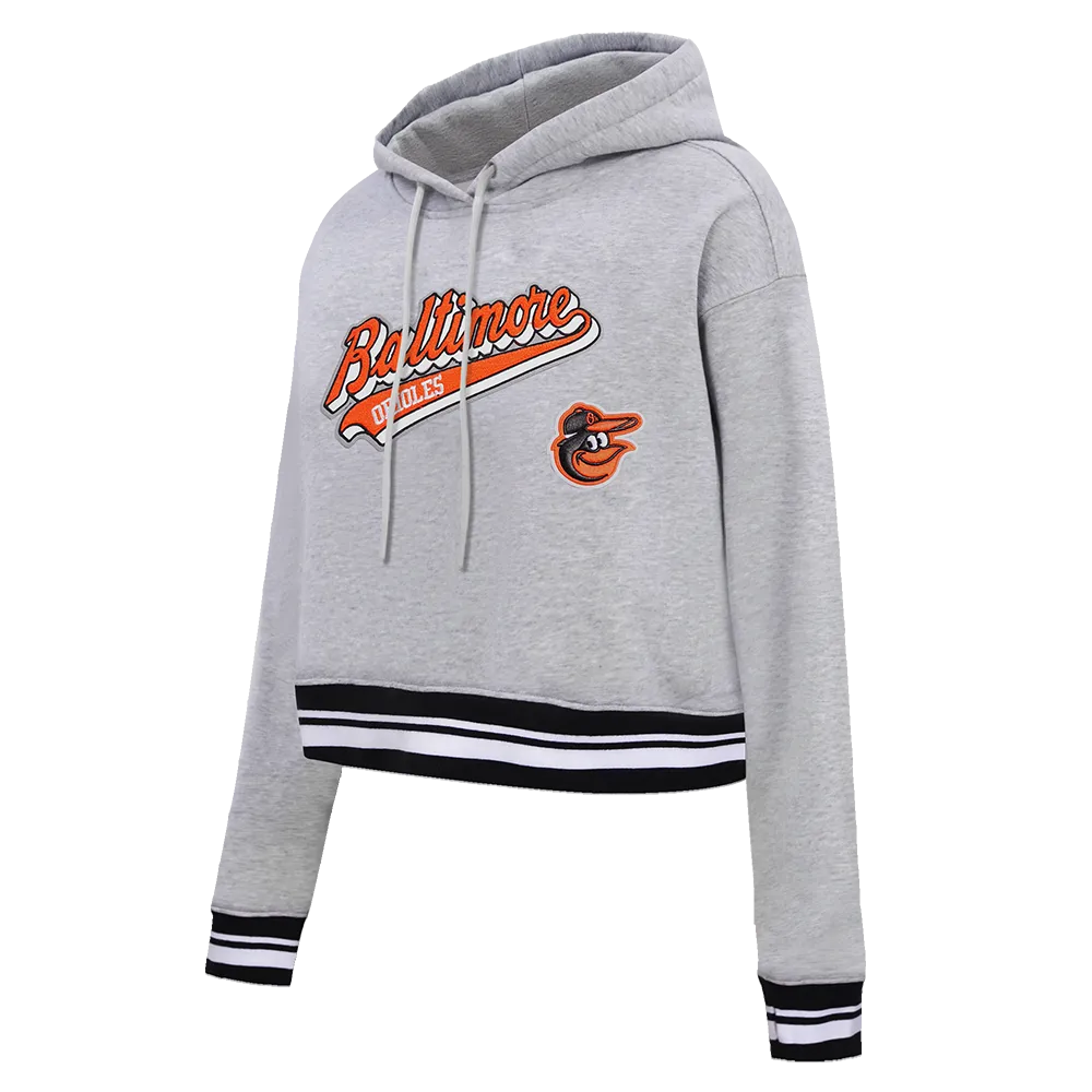 MLB BALTIMORE ORIOLES SCRIPT TAIL WOMEN'S RIB FLC CROPPED PO HOODIE (HEATHER GRAY/BLACK)